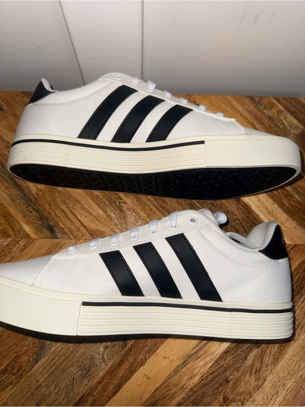 Adidas Daily 4.0 White Black Sneakers Men’s 10.5 NWT - Picture 3 of 9